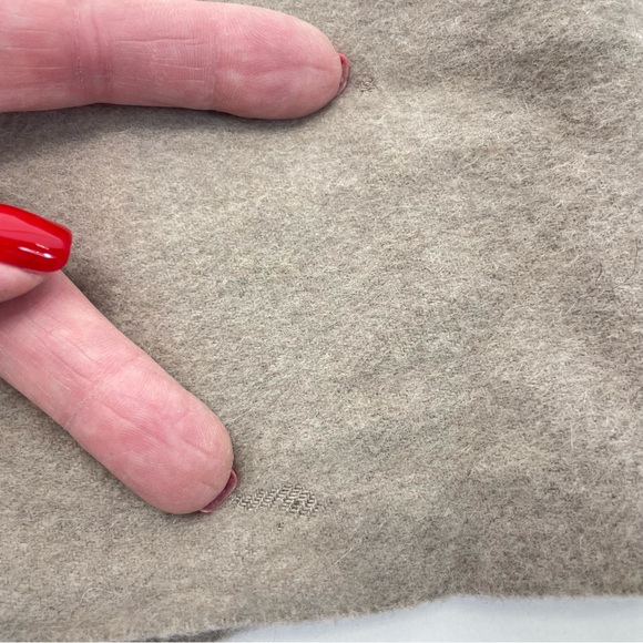 Amicale Cashmere for Neiman Marcus Cashmere Scarf OS Taupe/Tan - Picture 13 of 13